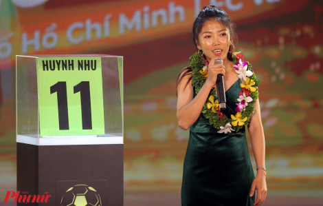 Văn Quyết và Huỳnh Như nhận Quả bóng vàng Việt Nam 2022