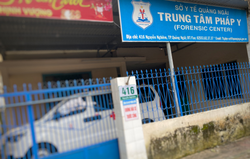 Tạm giữ Giám đốc trung tâm pháp y Quảng Ngãi để điều tra tội nhận hối lộ