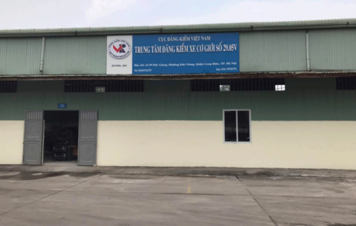 Công an khám xét thêm 1 trung tâm đăng kiểm ở Hà Nội