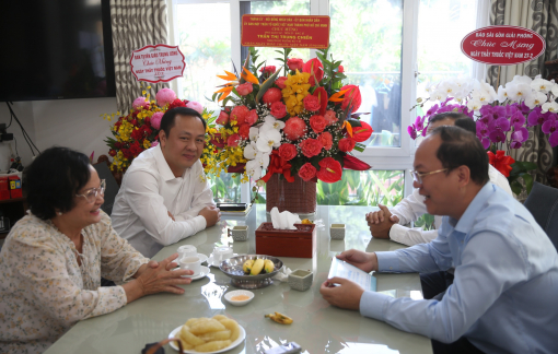 Lãnh đạo TPHCM thăm nguyên Bộ trưởng Bộ Y tế nhân ngày Thầy thuốc Việt Nam