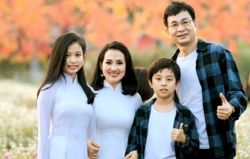 Vợ chồng bác sĩ Nguyễn Minh Hảo Hớn - MC Phương Thảo: Họ thuộc về yêu thương