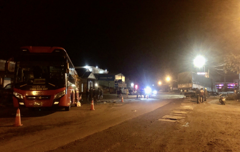 Quảng Ngãi: Xe khách va chạm xe chở dừa, 4 người thương vong