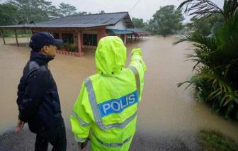 Lũ bất ngờ dâng cao, gần 6.000 người dân Malaysia phải di tản khẩn cấp