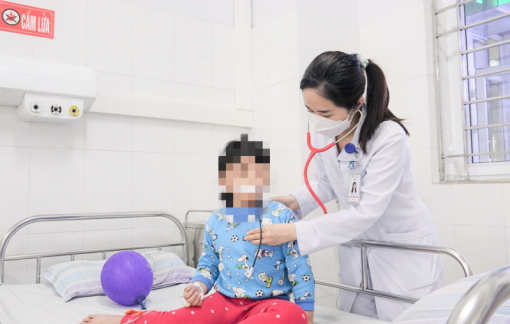 Bé 6 tuổi cấp cứu vì ăn phải bim bim tẩm thuốc diệt chuột