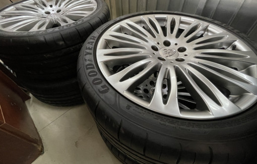 Mang “xế hộp” Maybach tiền tỉ của gia chủ đi tráo 4 bánh xe