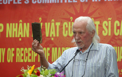 Cựu binh Mỹ trở lại Việt Nam, trao cuốn nhật ký nhặt được cho gia đình liệt sĩ