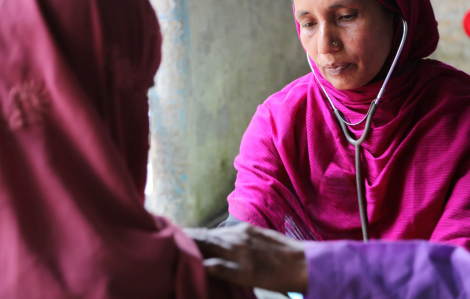 Những nữ tình nguyện viên chẩn bệnh giúp người nghèo của Bangladesh