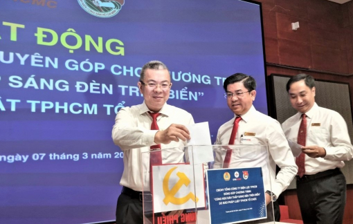 Nhân viên, người lao động EVNHCMC ủng hộ chương trình “Cùng ngư dân thắp sáng đèn trên biển”
