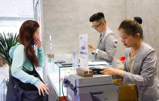 Giá vàng SJC giảm mạnh theo giá thế giới