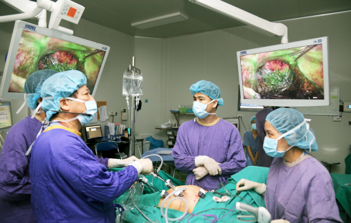 Các bệnh viện tái khởi động trang thiết bị sau khi được “cấp cứu”