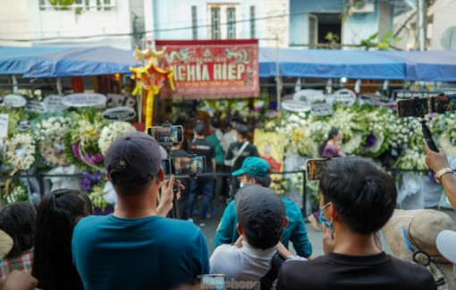 Người văn minh nên biết tôn trọng quyền riêng tư của người khác