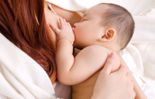 Trẻ sinh mổ hay sinh thường đều được nhận lợi khuẩn từ mẹ