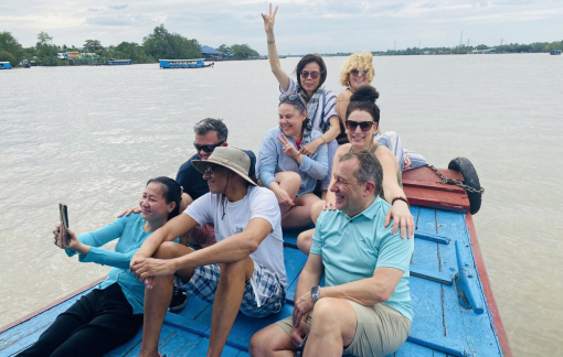 Du lịch khó phát triển một mình