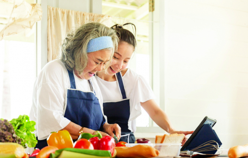 Con dâu lười biếng, cứ đùn đẩy việc nhà cho con trai tôi