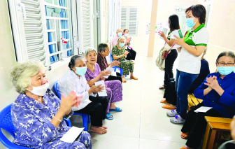 Sớm có giải pháp chăm lo an sinh cho người già
