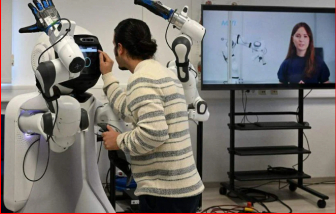 Thiếu nhân viên y tế, Đức dùng robot chăm sóc người già