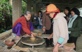 Về Phước Tích nghe kể chuyện làm gốm