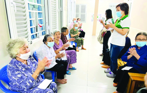 Sớm có giải pháp chăm lo an sinh cho người già