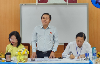 Phụ huynh quan tâm thu tiền xong rồi các trường chi như thế nào?