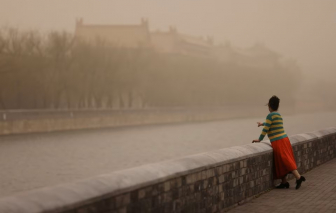 Nhiều khu vực của Trung Quốc chìm trong bão cát