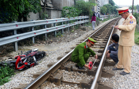 Đi bộ dọc đường sắt, người đàn ông bị tàu hỏa tông tử vong