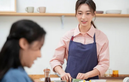 Mẹ chồng cứ đòi đuổi người giúp việc, trong khi tôi rất cần người phụ chăm bé