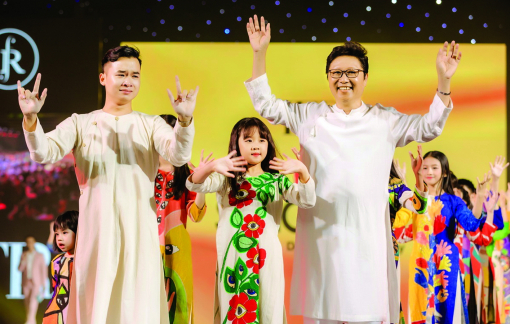 Nhà thiết kế Vũ Huy: Tay nói mắt nghe