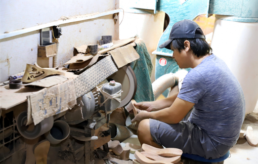 Nhiều trăn trở ở một làng guốc trứ danh