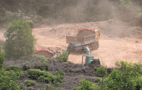 Thừa Thiên - Huế: Ngang nhiên khai thác đất lậu như chốn không người