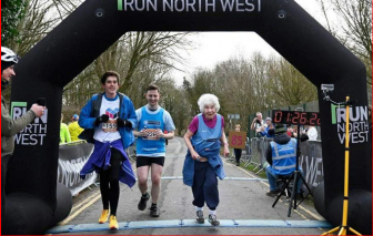 Cụ bà 85 tuổi chạy 10km để gây quỹ từ thiện