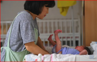 Hàn Quốc bị chỉ trích về ý tưởng tăng tỉ lệ sinh như "nô lệ thời hiện đại"