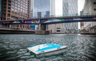 ''Robot cá mập'' dọn sạch rác dưới sông