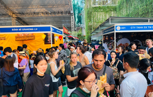 Khách Tây tròn mắt khi lần đầu dự Lễ hội bánh mì Việt Nam