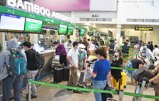 Tăng giá trần vé máy bay, tăng khó khăn cho du lịch