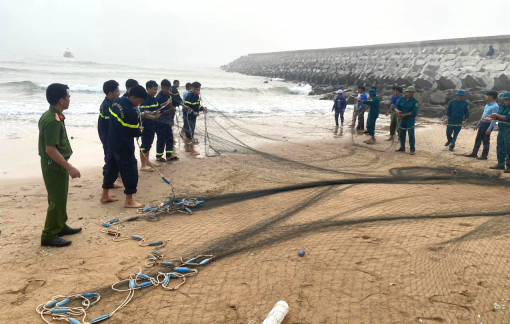 3 nữ sinh bị cuốn trôi, 4 nữ sinh còn lại hoảng sợ chạy về nhà nhưng không báo với ai