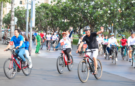 Hơn 600 người tham gia đạp xe ở quận 1