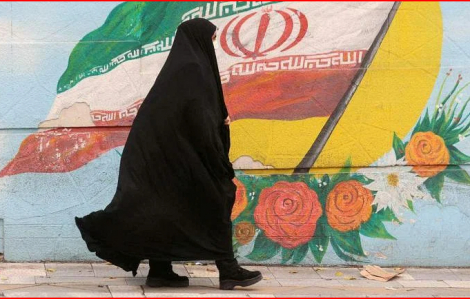 Iran lắp camera "phạt nguội" phụ nữ không mang khăn đội đầu