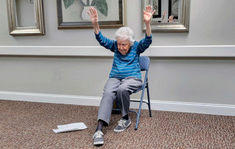 Cụ bà 102 tuổi vẫn đều đặn lên lớp dạy thể dục