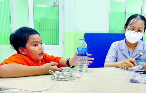 Mẹ càng ép tập luyện, con càng béo phì