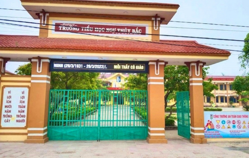 Đánh hiệu phó nhập viện, hiệu trưởng xin lỗi dưới cờ trước toàn thể học sinh, giáo viên