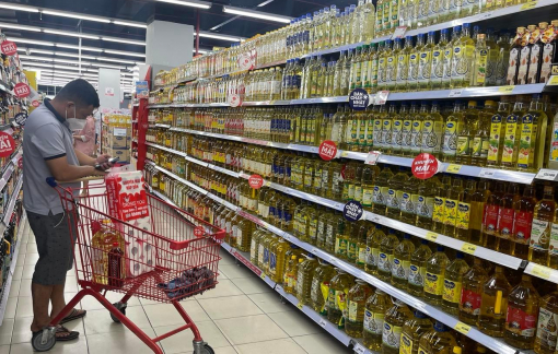 Giá dầu ăn giảm 5.000 đồng/lít, giá thịt heo giảm 1.500 - 14.000 đồng/kg