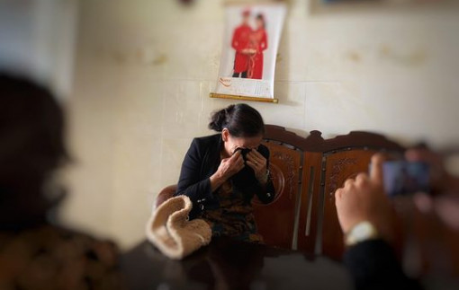 Nhiều phụ nữ “đứng ngồi không yên” trước nguy cơ chủ tiệm vàng vỡ nợ gần 100 tỉ