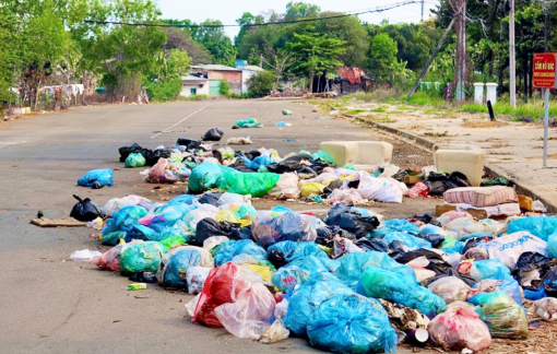 Rác ngập ngụa ở “làng đại học”