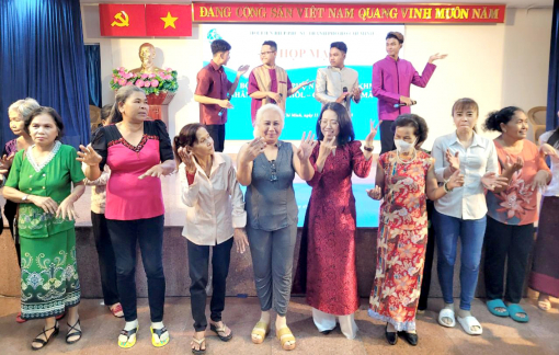 Tổ chức tết cổ truyền cho phụ nữ Khơ Me xa quê