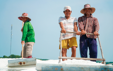 Diêm dân trên đảo Thiềng Liềng: Dù cực cũng không bỏ nghề