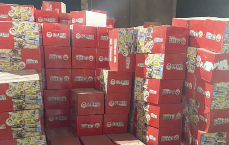 Thu giữ 1.300 thùng bánh “nội địa Trung Quốc” nhập lậu