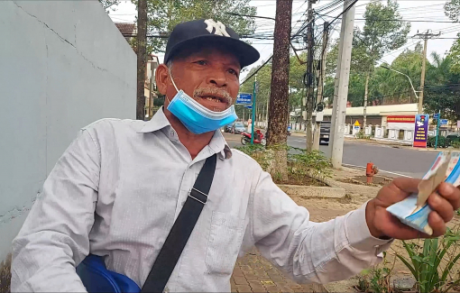 Truy tìm xe ô tô nghi cướp 59 tờ vé số của ông lão bán vé số tật nguyền