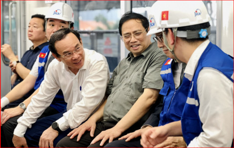 Thủ tướng đi thử nghiệm tàu metro Bến Thành – Suối Tiên, giao các đơn vị cố gắng hoàn thành vào dịp 2/9