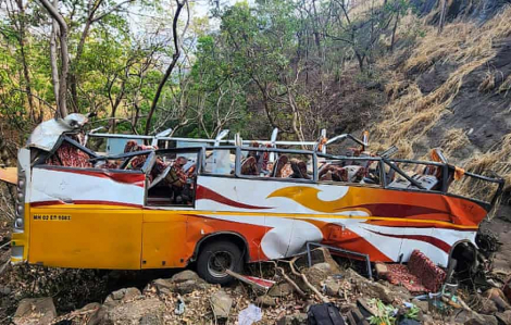 13 người trong đoàn ca nhạc thiệt mạng sau khi xe buýt rơi xuống hẻm núi