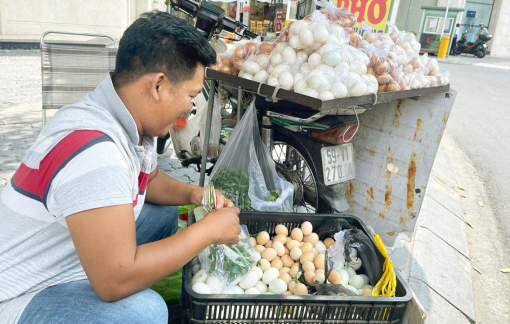 Bán trứng gà công nghiệp dưới mác “trứng gà ta”